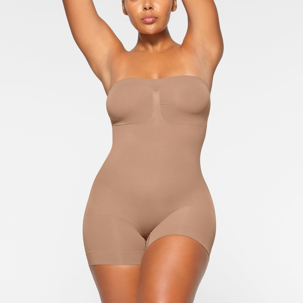 SKIMS Strapless Seamless Sculpt Shortie Bodysuit Shapewear Size L Nude Beige